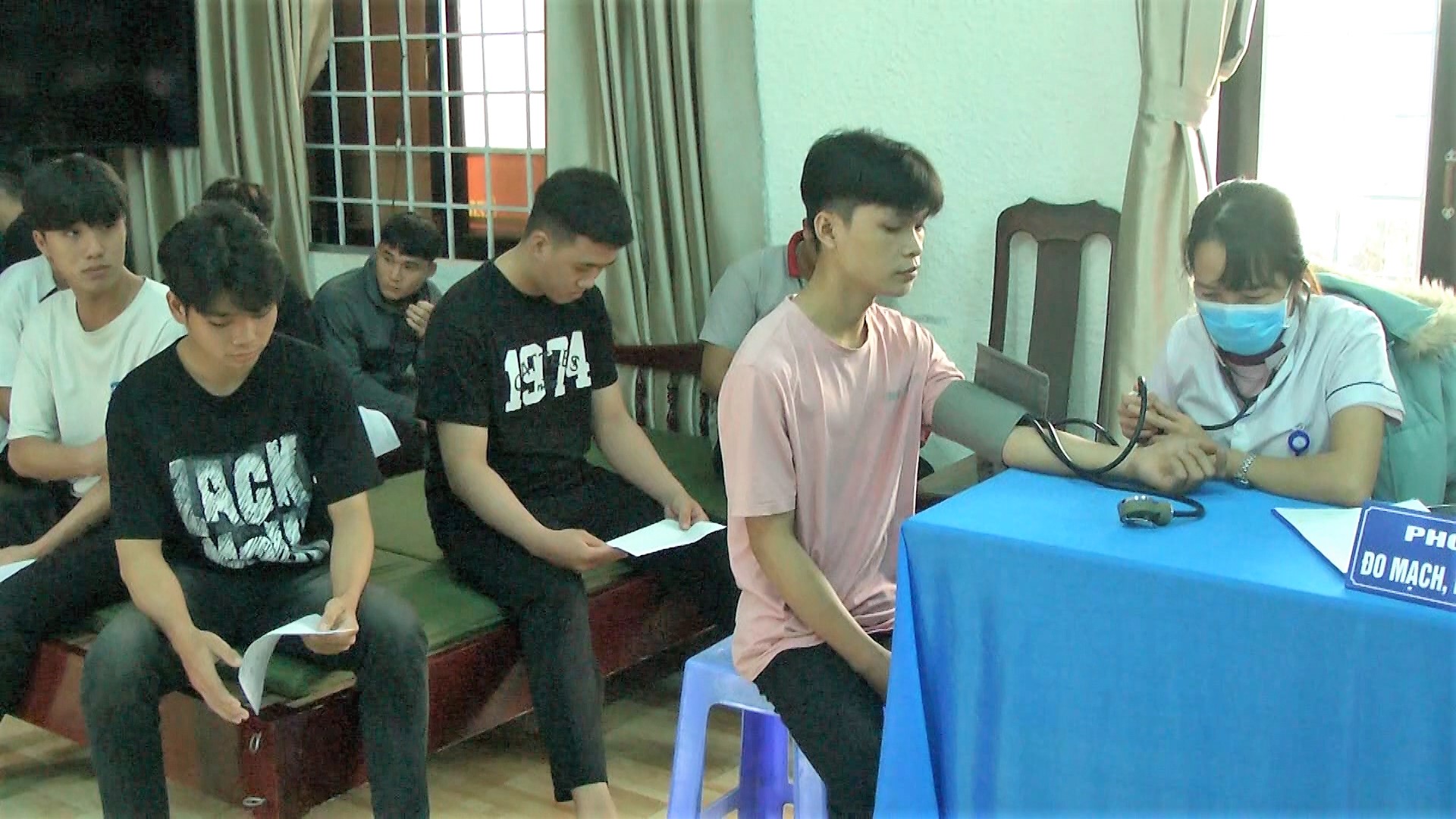 00261.00_00_00_08.Still012