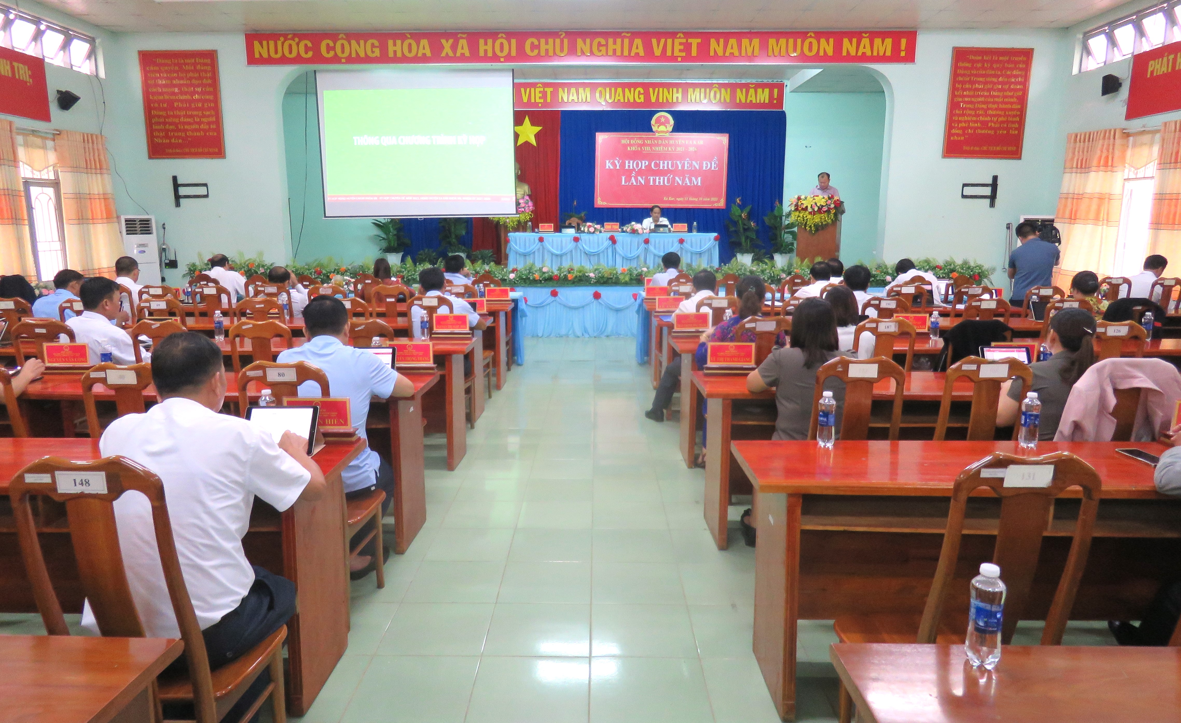 Hội đồng nhân dân Huyện Ea Kar khóa VIII, nhiệm kỳ 2021 - 2026 tổ chức kỳ họp chuyên đề lần thứ 5.