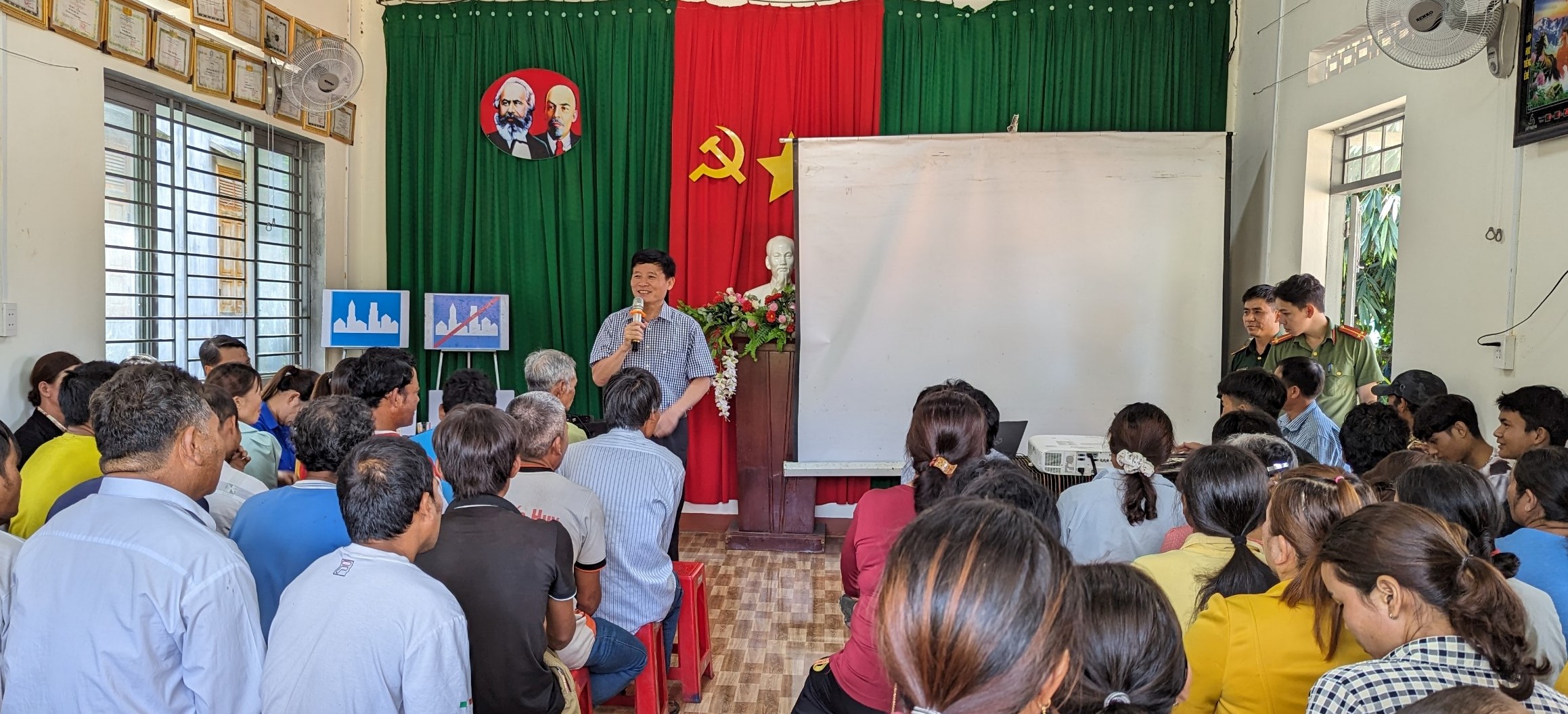 Tuyên truyền, đẩy mạnh phong trào  “Toàn dân bảo vệ an ninh tổ quốc” tại xã CưPrông