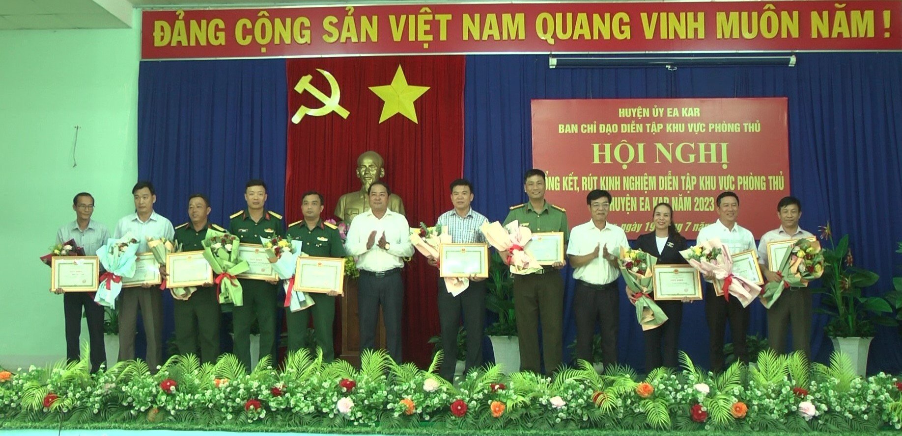 Huyện Ea Kar:  Tổng kết, rút kinh nghiệm diễn tập khu vực phòng thủ năm 2023