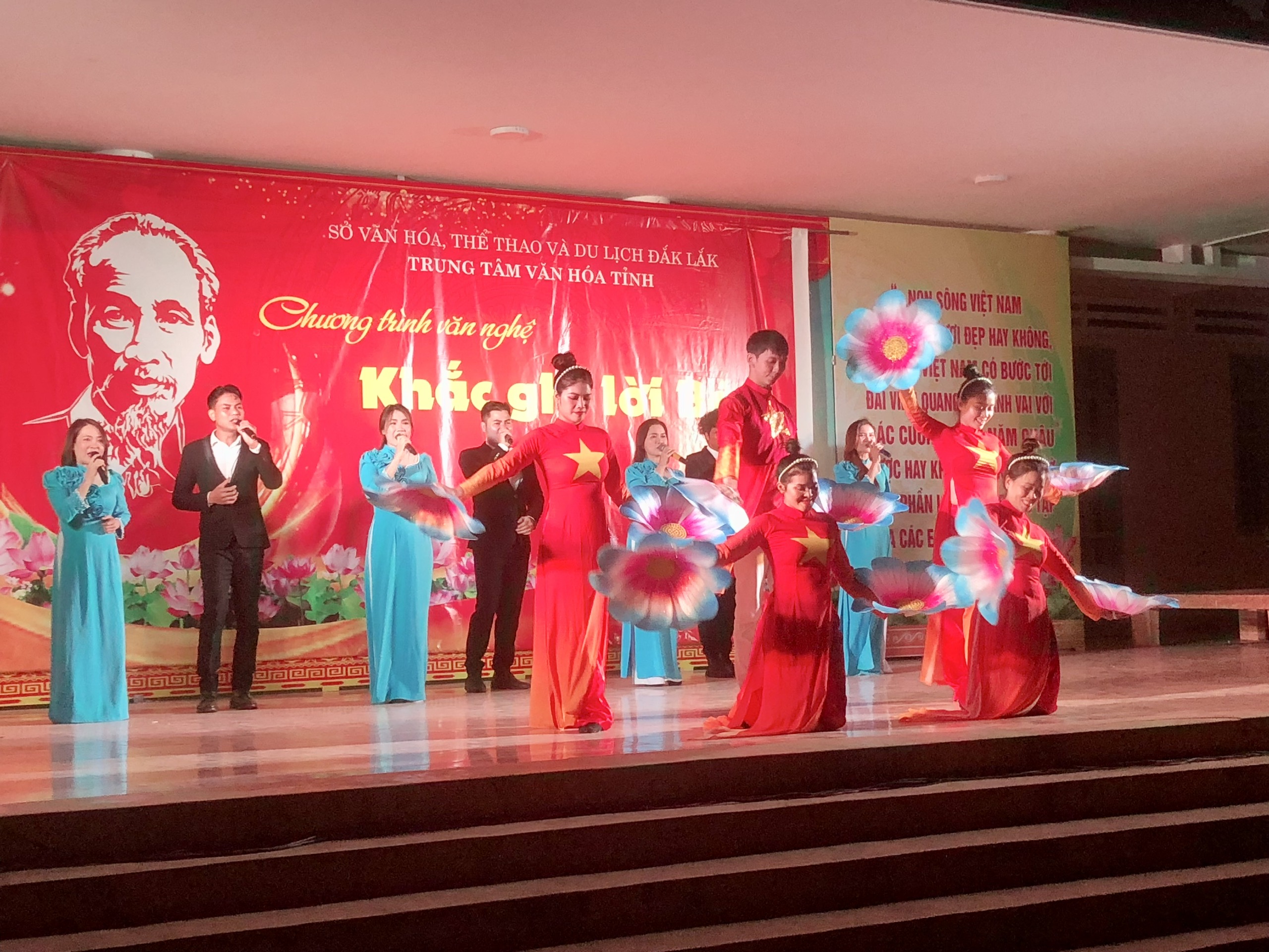 Trung tâm Văn hóa tỉnh Đắk Lắk biểu diễn Văn nghệ phục vụ cơ sở