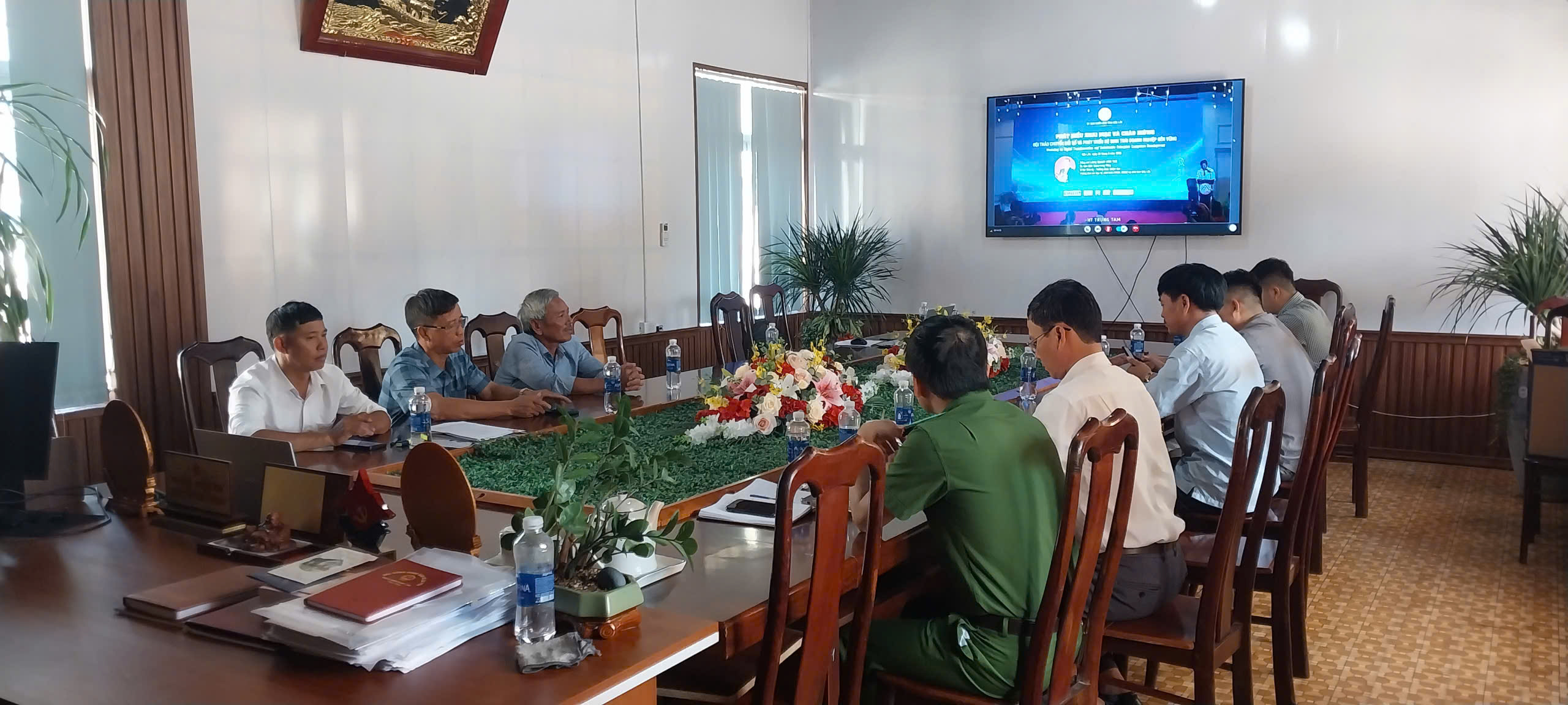 Xã Ea Păl tham dự Hội thảo cấp tỉnh về “Chuyển đổi số và phát triển hệ sinh thái doanh nghiệp bền vững”