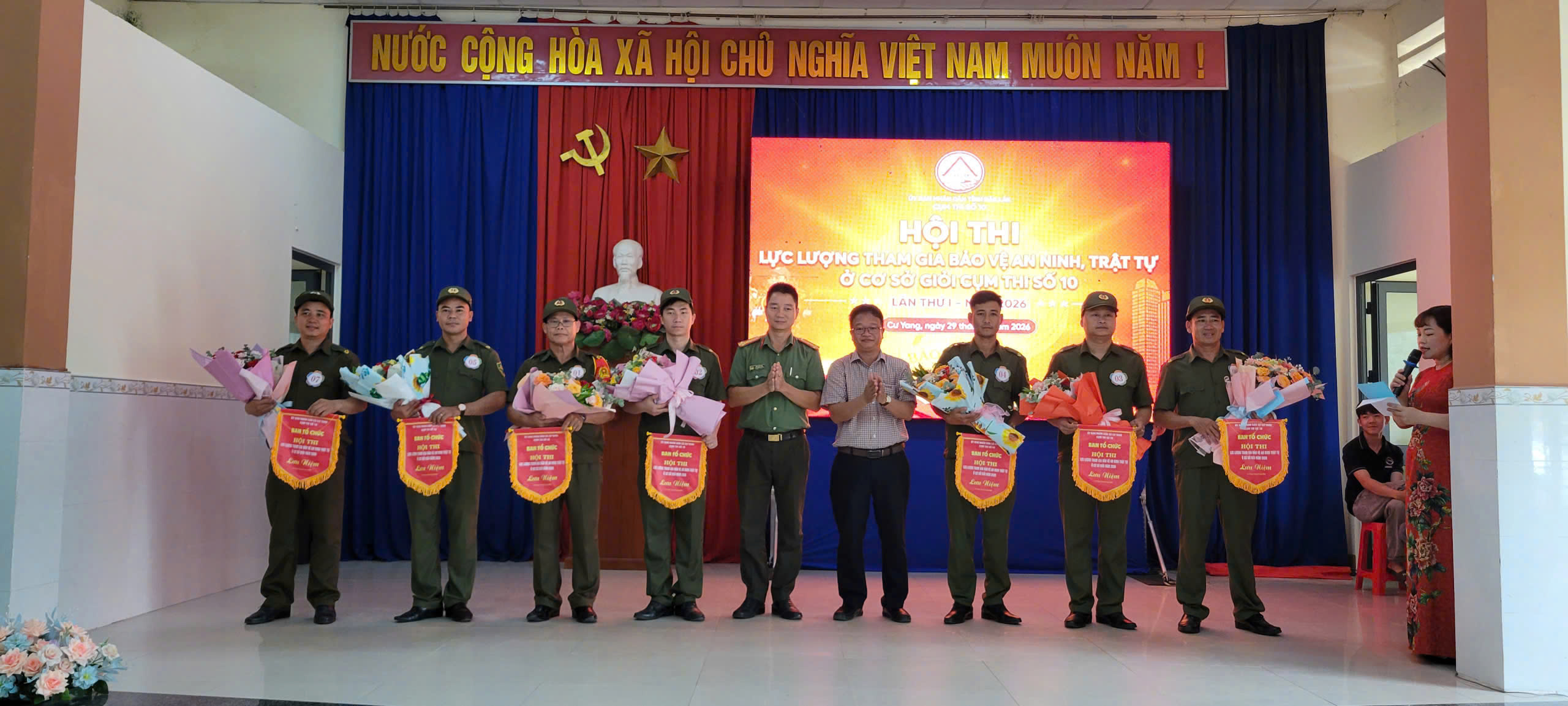 ĐỘI THI XÃ EA PĂL ĐẠT GIẢI PHẦN THI XỬ LÝ TÌNH HUỐNG XUẤT SẮC TẠI HỘI THI LỰC LƯỢNG THAM GIA BẢO VỆ ANTT Ở CƠ SỞ GIỎI CỤM THI ĐUA SỐ 10