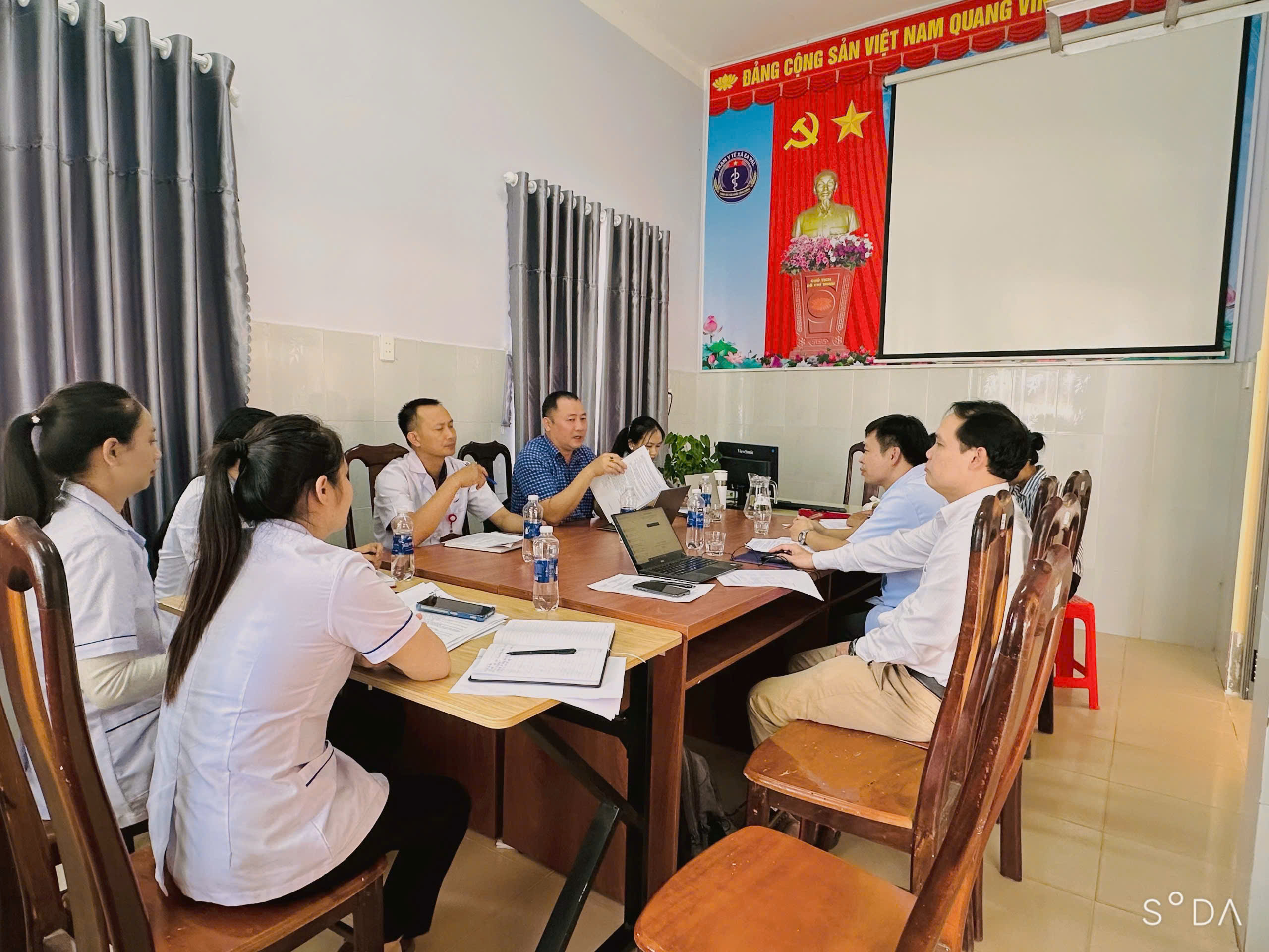Đoàn công tác Viện Vệ sinh Dịch tễ Tây Nguyên đã có buổi làm việc tại Trạm Y tế xã Ea Păl