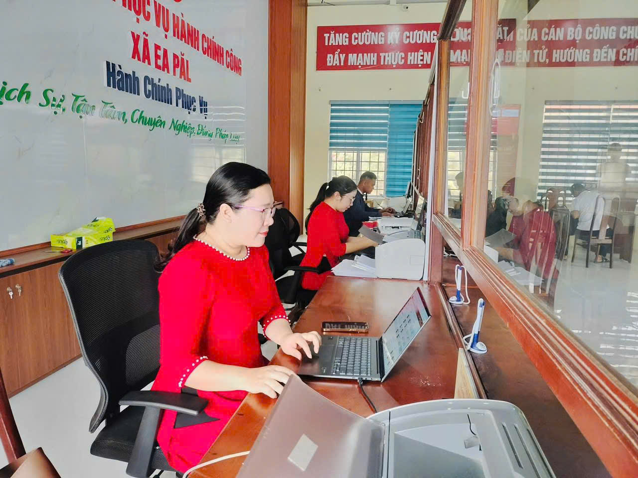TRUNG TÂM PHỤC VỤ HÀNH CHÍNH CÔNG XÃ EA PĂL  Hiệu quả – Hiện đại – Vì Nhân dân phục vụ