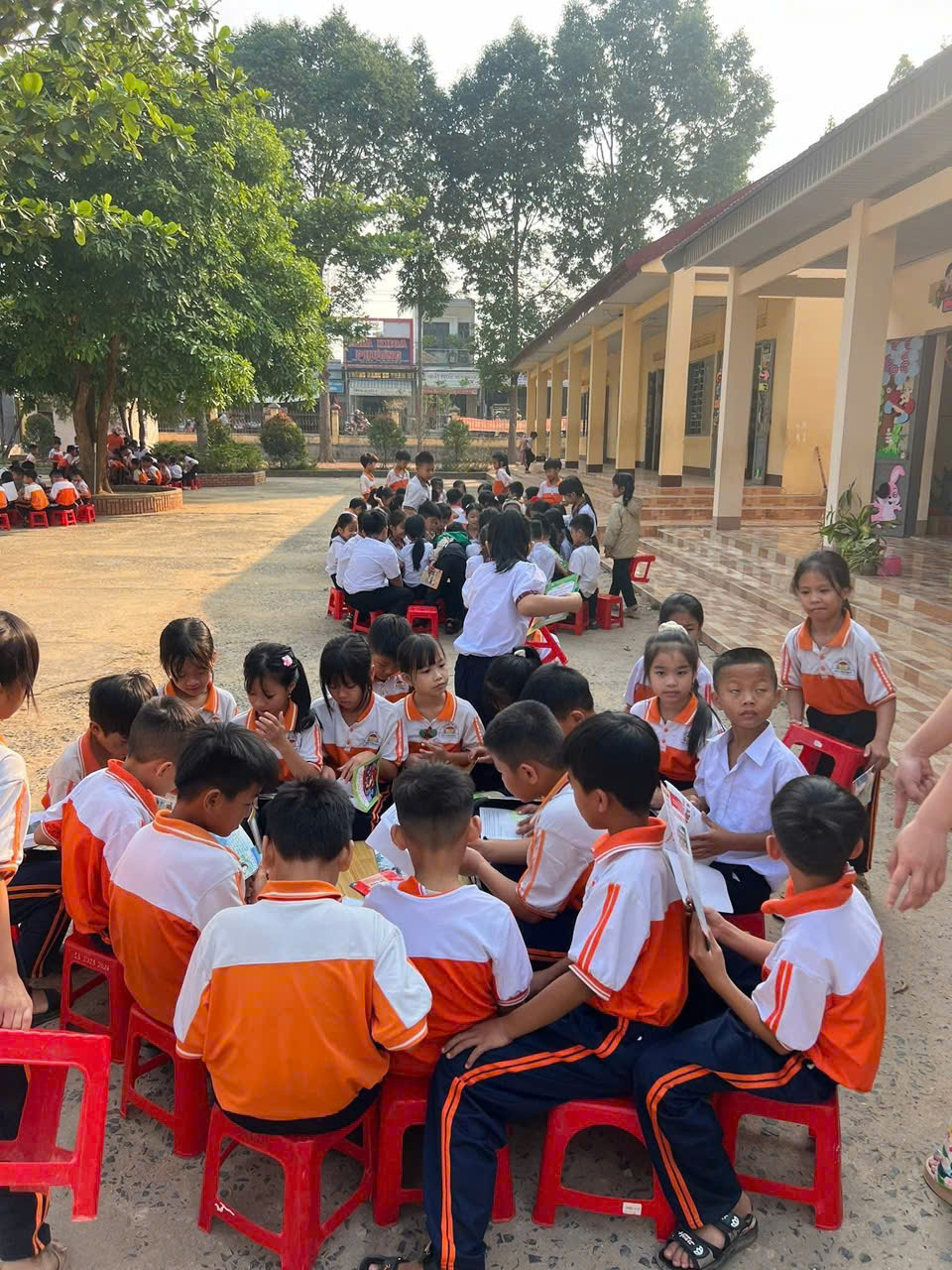 LAN TỎA VĂN HÓA ĐỌC – HƯỞNG ỨNG NGÀY SÁCH VÀ VĂN HÓA ĐỌC VIỆT NAM TẠI CÁC TRƯỜNG HỌC TRÊN ĐỊA BÀN XÃ EA PĂL
