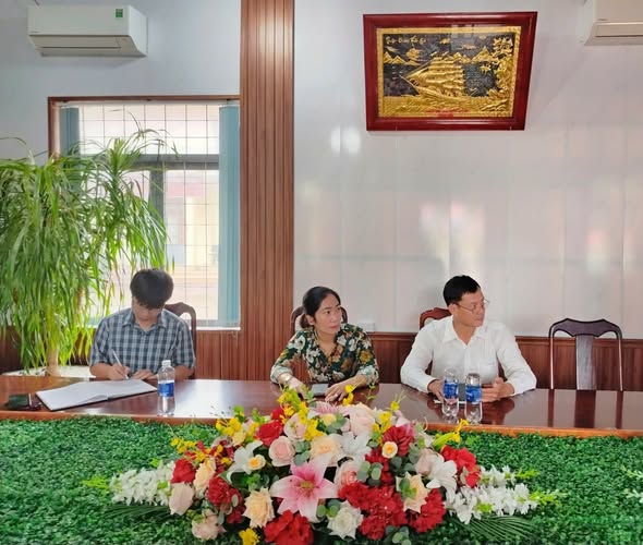 UBND XÃ EA PĂL THAM DỰ HỘI NGHỊ TRỰC TUYẾN TỔNG KẾT 10 NĂM THỰC HIỆN CHỈ THỊ SỐ 08-CT/TU