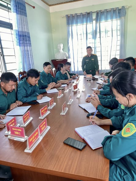 BAN CHỈ HUY QUÂN SỰ XÃ EA PĂL GIAO BAN THÔN ĐỘI BÁO CÁO KẾT QUẢ NHIỆM VỤ THÁNG 02, TRIỂN KHAI NHIỆM VỤ THÁNG 3/2026