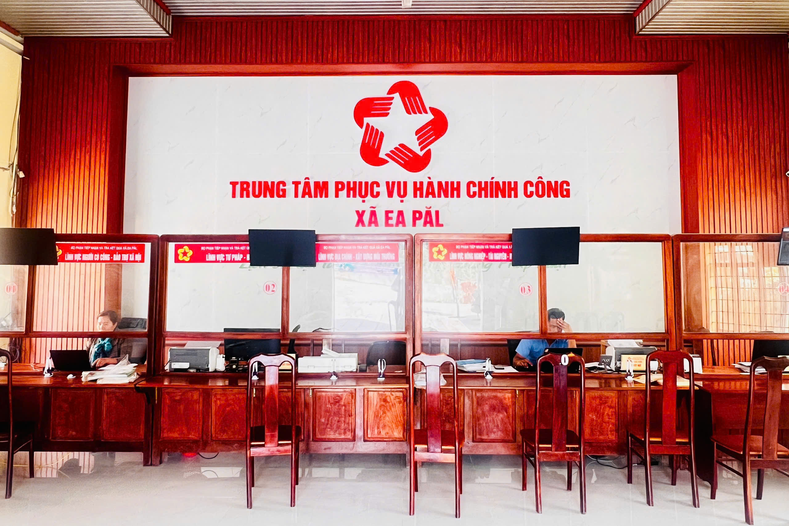 Sự hài lòng của người dân là thước đo tại Trung tâm Phục vụ Hành chính công xã Ea Păl