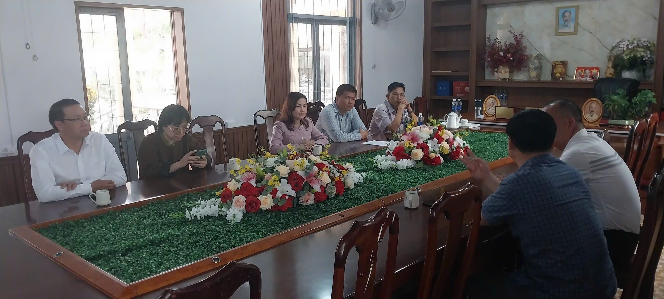 BAN BẦU CỬ ĐẠI BIỂU QUỐC HỘI KHÓA XVI SỐ 2 KIỂM TRA VÀ LÀM VIỆC VỚI BAN CHỈ ĐẠO VÀ UỶ BAN BẦU CỬ XÃ EA PĂL