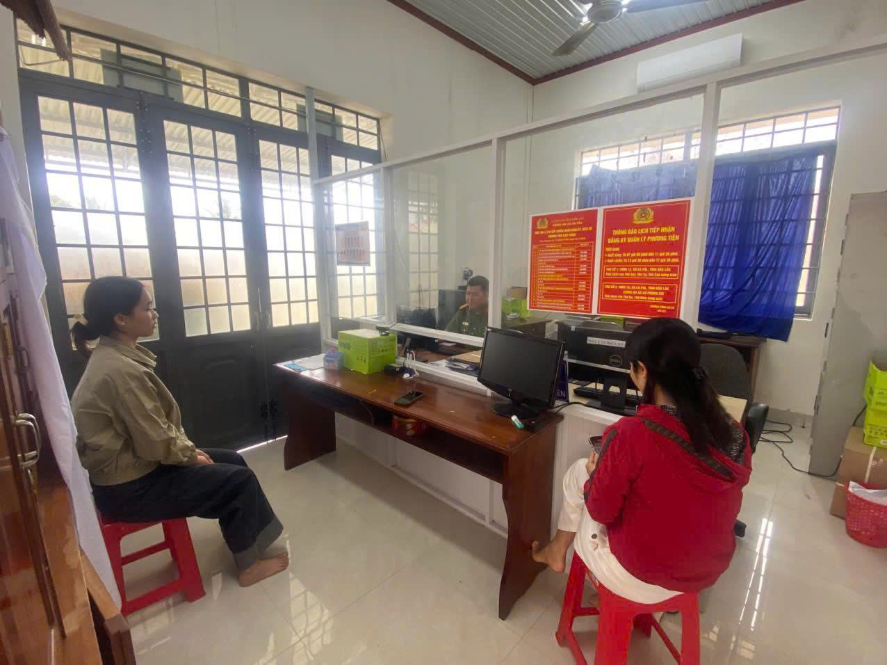 CÔNG AN XÃ EA PĂL XUYÊN LỄ CẤP TÀI KHOẢN ĐỊNH DANH MỨC 2 CHO TRẺ EM – VÌ TIỆN ÍCH NHÂN DÂN, VÌ TƯƠNG LAI SỐ