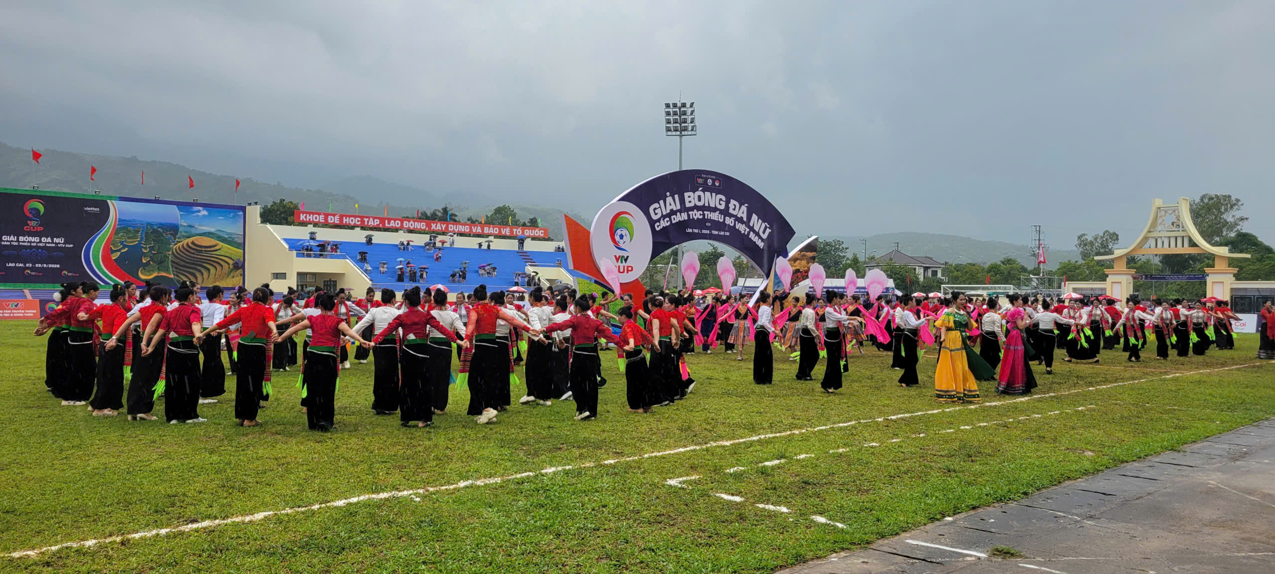 Hấp dẫn lễ khai mạc Giải bóng đá nữ các dân tộc thiểu số Việt Nam VTV Cup lần thứ nhất năm 2026 tại Nghĩa Lộ